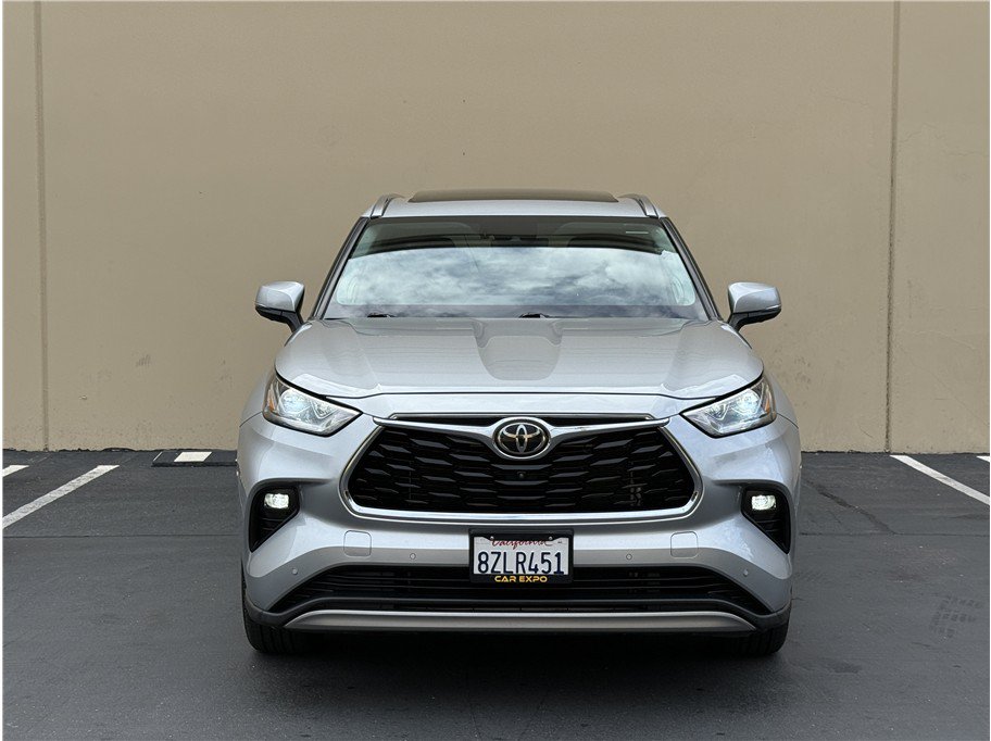 Used 2022 Toyota Highlander Platinum FWD image 2