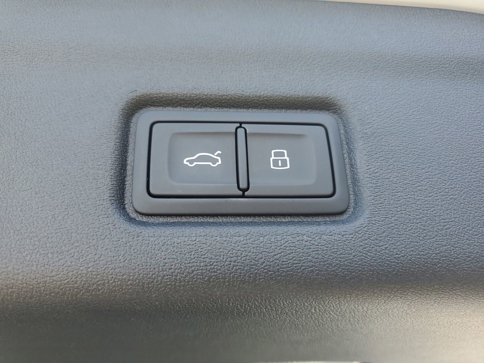 New 2025 Audi Q6 e-tron Premium AWD/4WD image 10