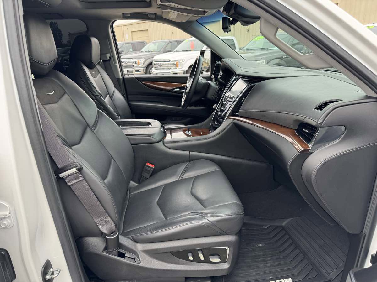 Used 2017 Cadillac Escalade Luxury image 14