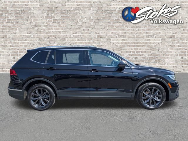 Certified 2023 Volkswagen Tiguan SE w/ Panoramic Sunroof Package FWD image 3