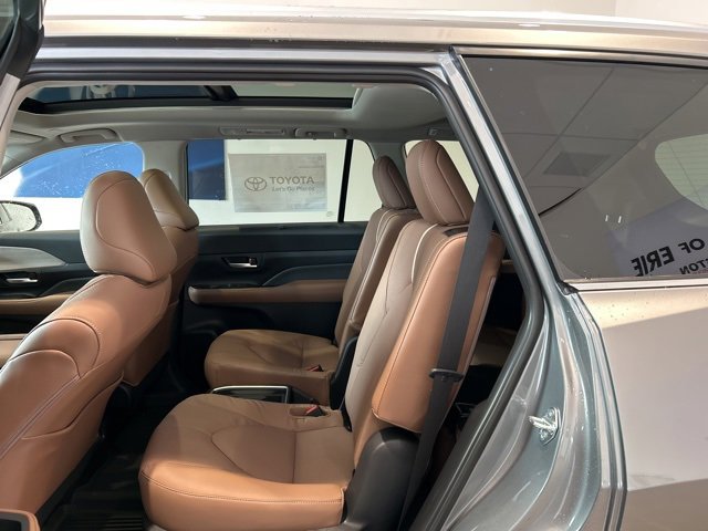New 2026 Toyota Grand Highlander Platinum image 17