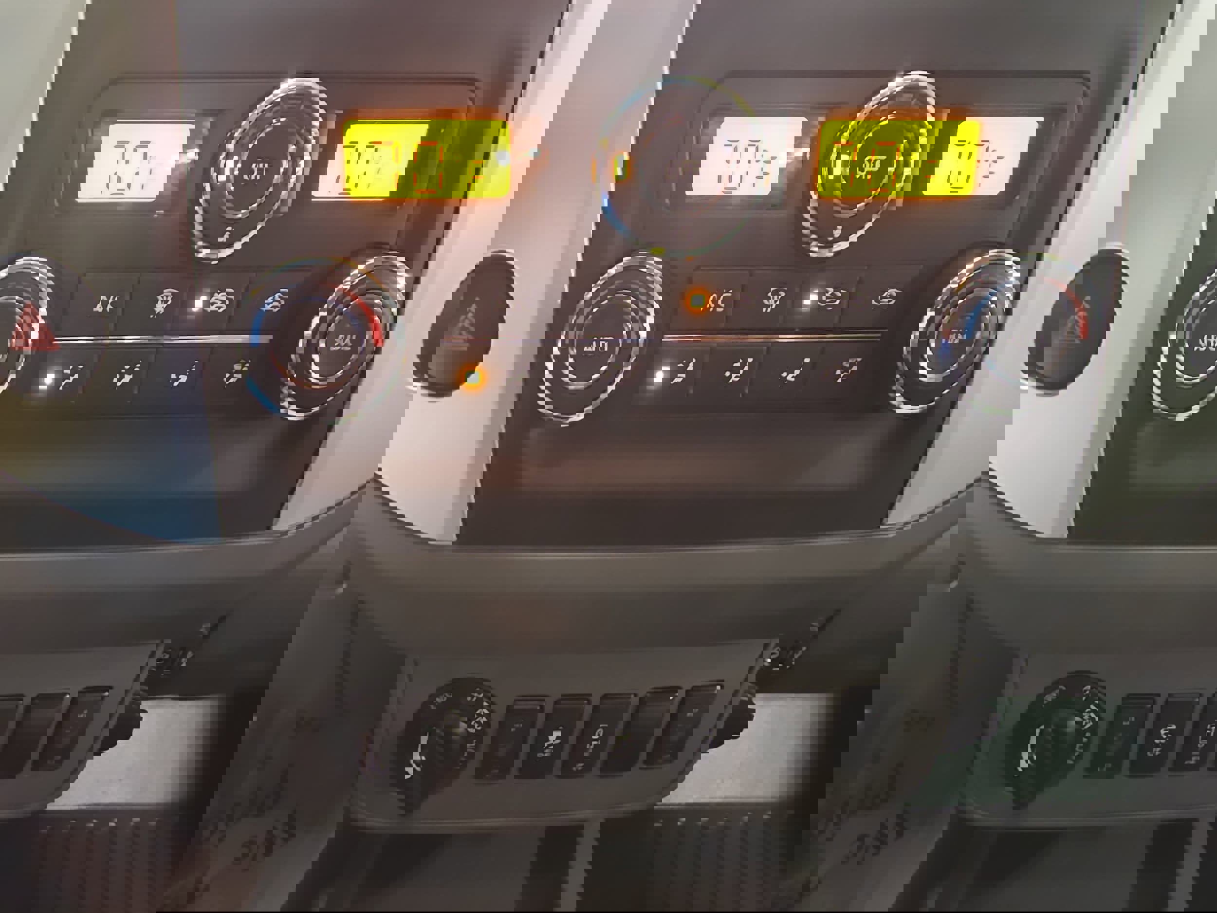 Used 2020 Nissan Frontier SV w/ Midnight Edition Floor Mats image 18