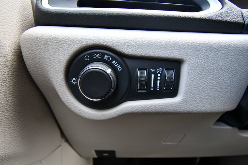 Used 2024 Chrysler Voyager LX FWD image 19