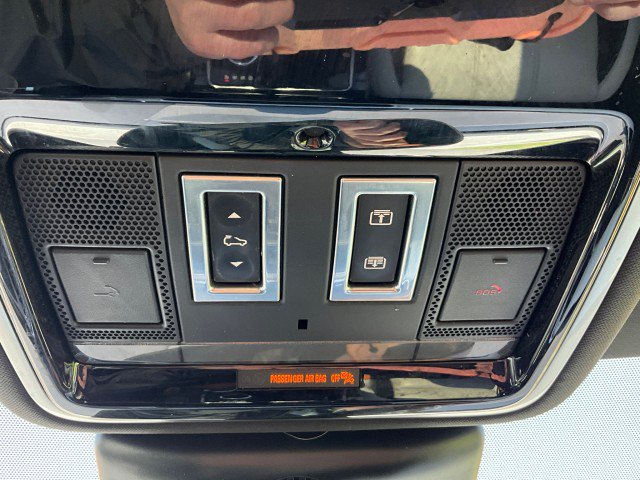 Used 2018 Land Rover Range Rover Velar R-Dynamic SE AWD/4WD image 16