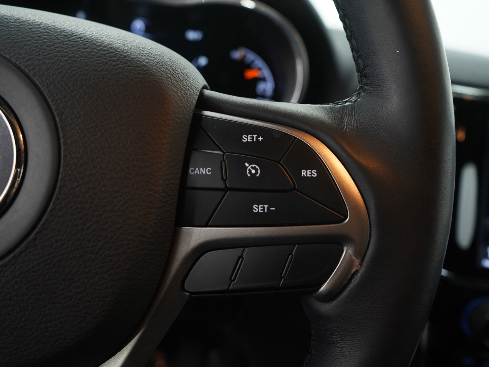 Used 2020 Jeep Grand Cherokee Altitude image 26