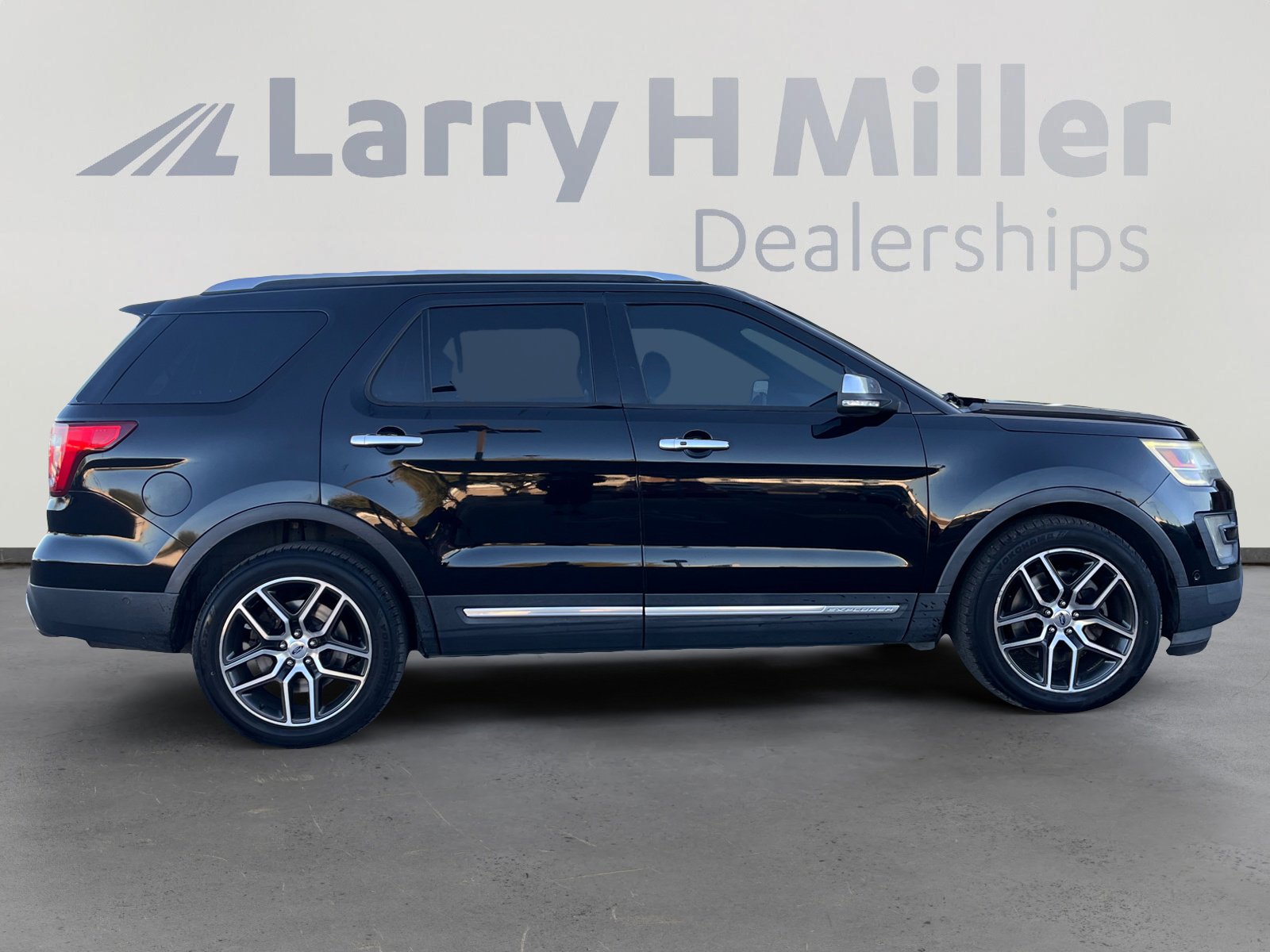 Used 2016 Ford Explorer Platinum image 6