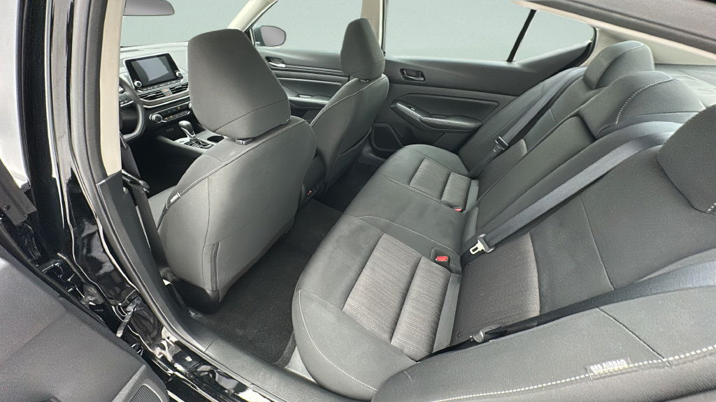 Used 2025 Nissan Altima 2.5 SV FWD image 9