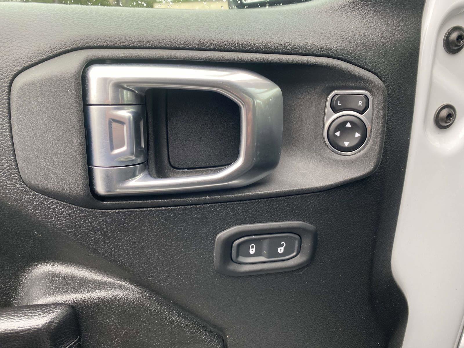 Certified 2021 Jeep Gladiator Willys image 18