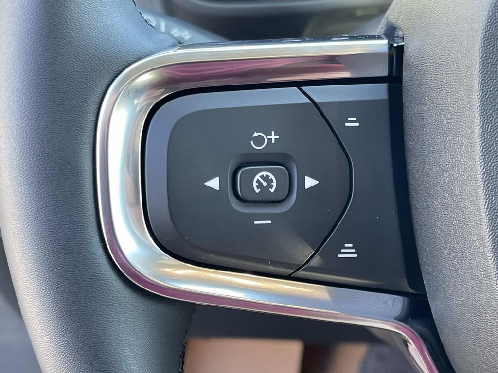 New 2026 Volvo XC40 B5 Core w/ Climate Package image 32