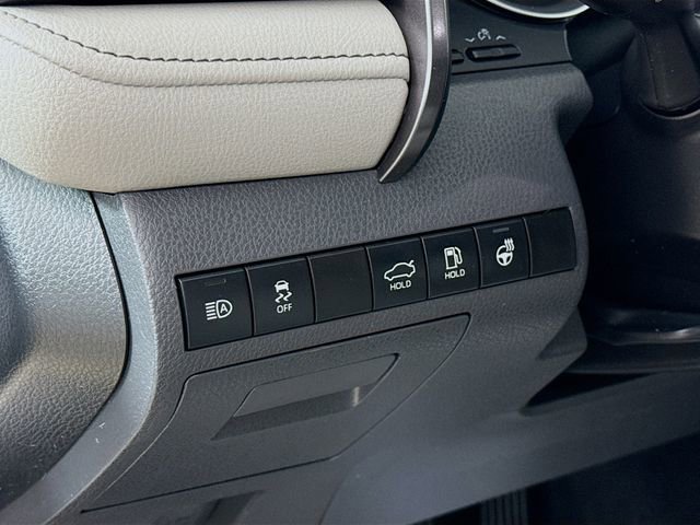 Used 2022 Toyota Camry XLE image 10