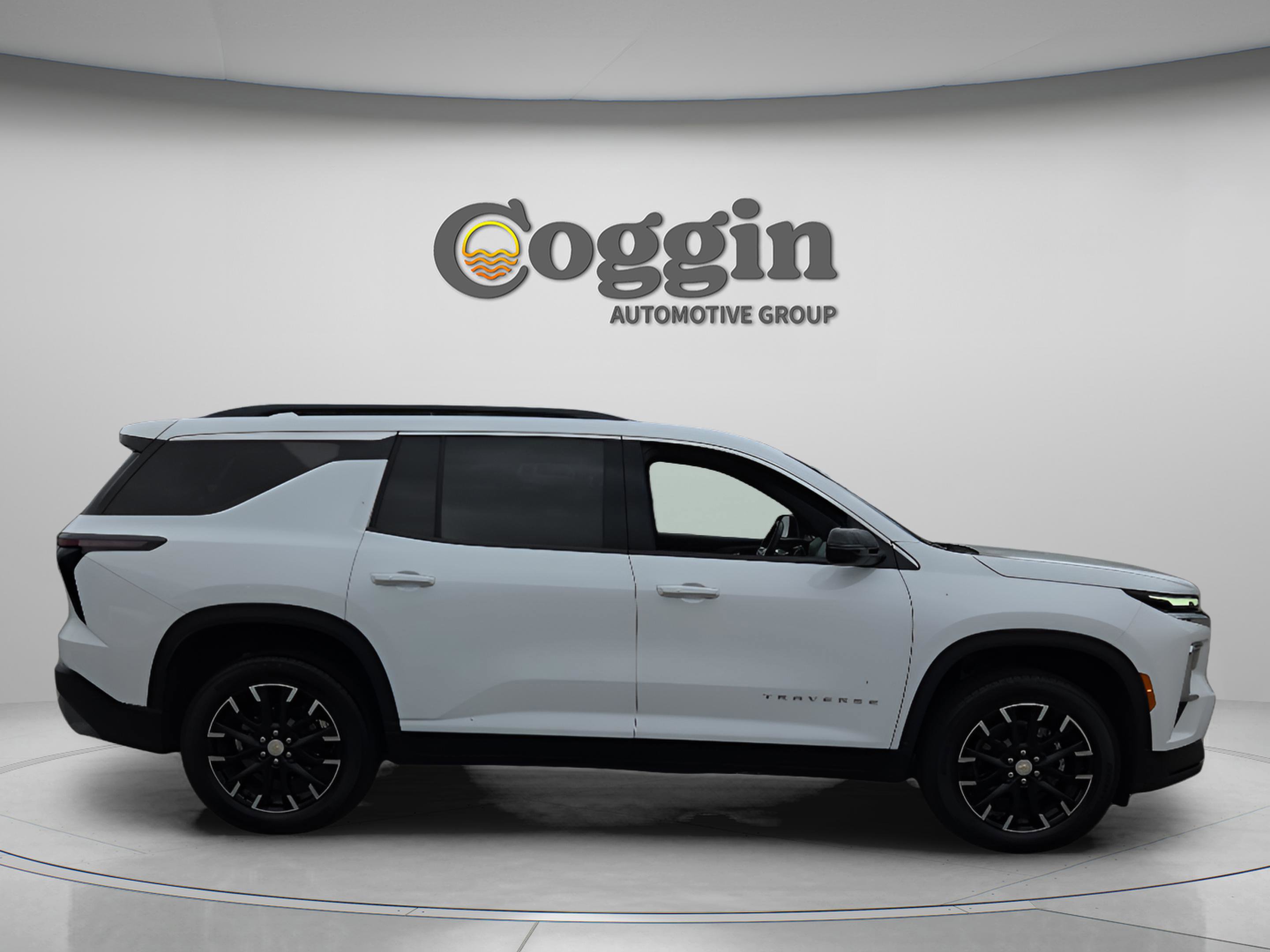 Used 2025 Chevrolet Traverse LT w/ Sun and Wheel Package FWD image 6