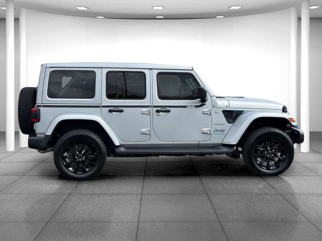 Used 2024 Jeep Wrangler Unlimited Sahara w/ Technology Group AWD/4WD image 8