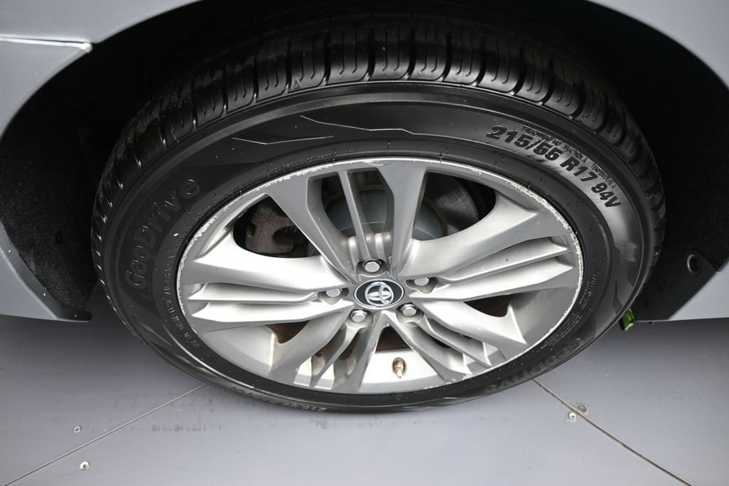 Certified 2017 Toyota Camry SE FWD image 13