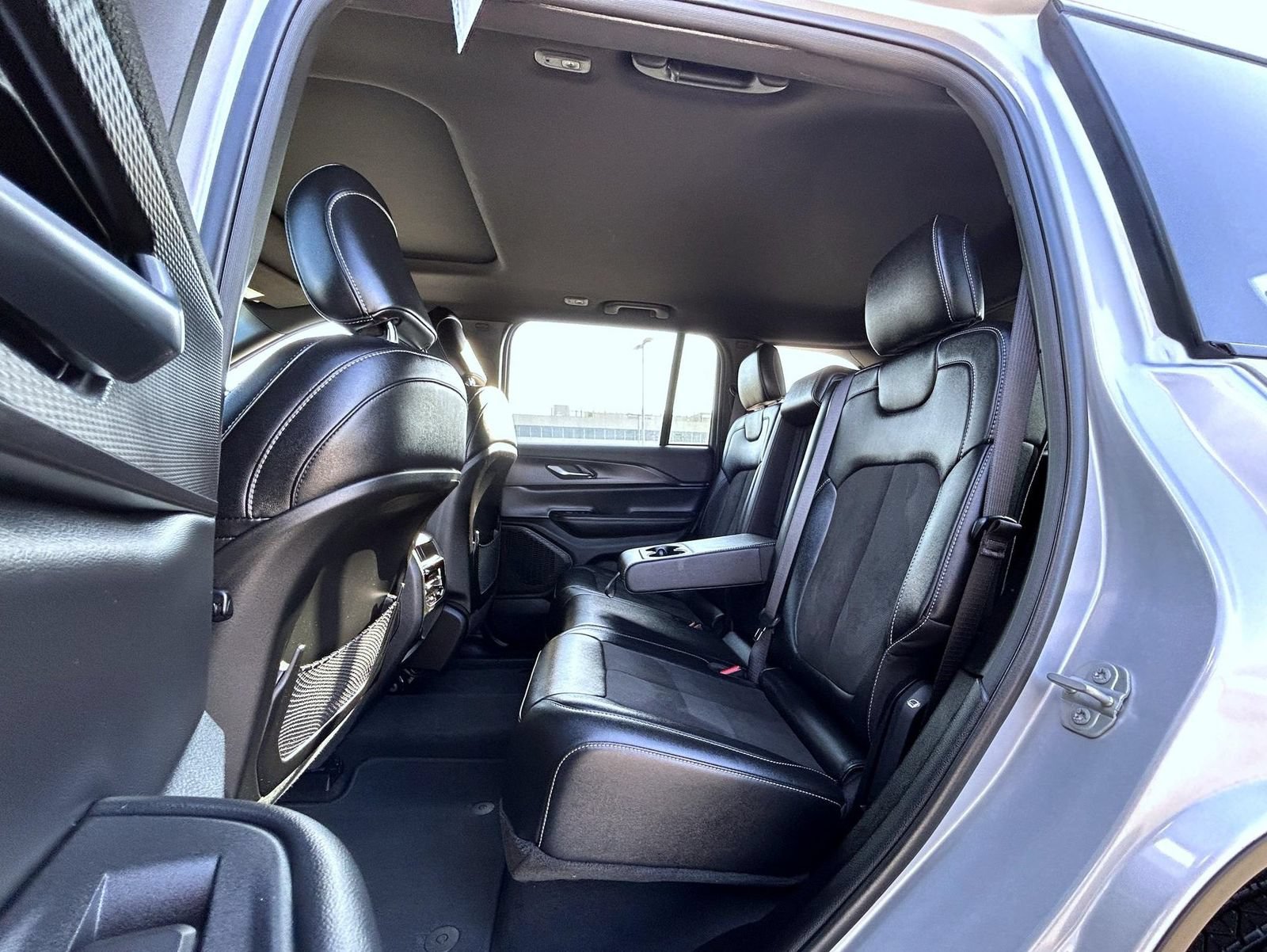 Used 2023 Jeep Grand Cherokee Altitude AWD/4WD image 19