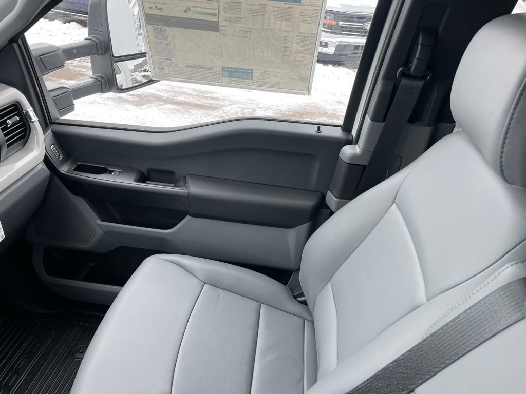 New 2026 Ford F350 XL w/ XL Chrome Package image 20
