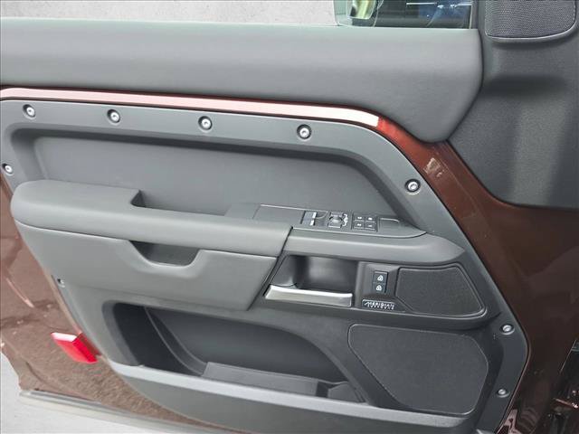 New 2026 Land Rover Defender 90 X-Dynamic SE AWD/4WD image 26