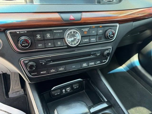Used 2017 Kia Cadenza Premium w/ Luxury Package FWD image 24