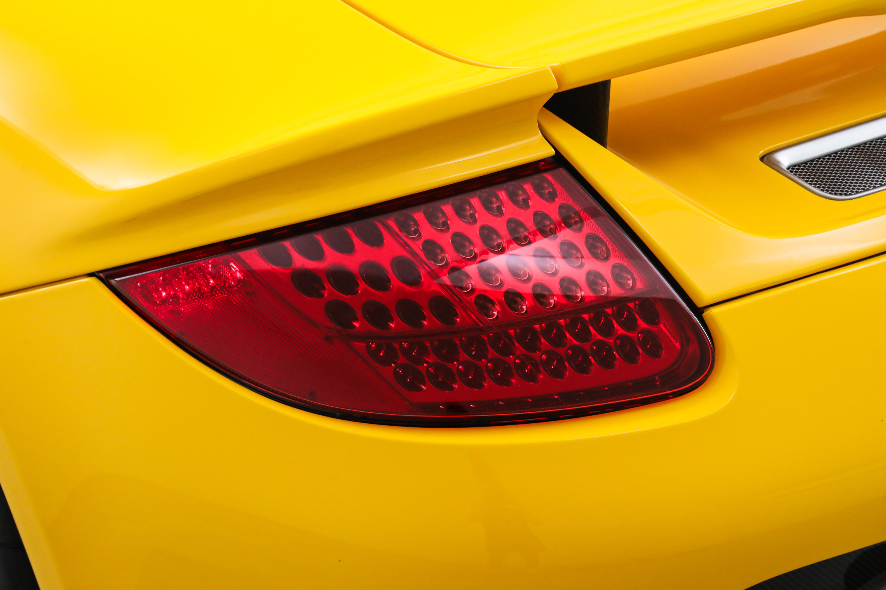 Used 2005 Porsche Carrera GT RWD image 15