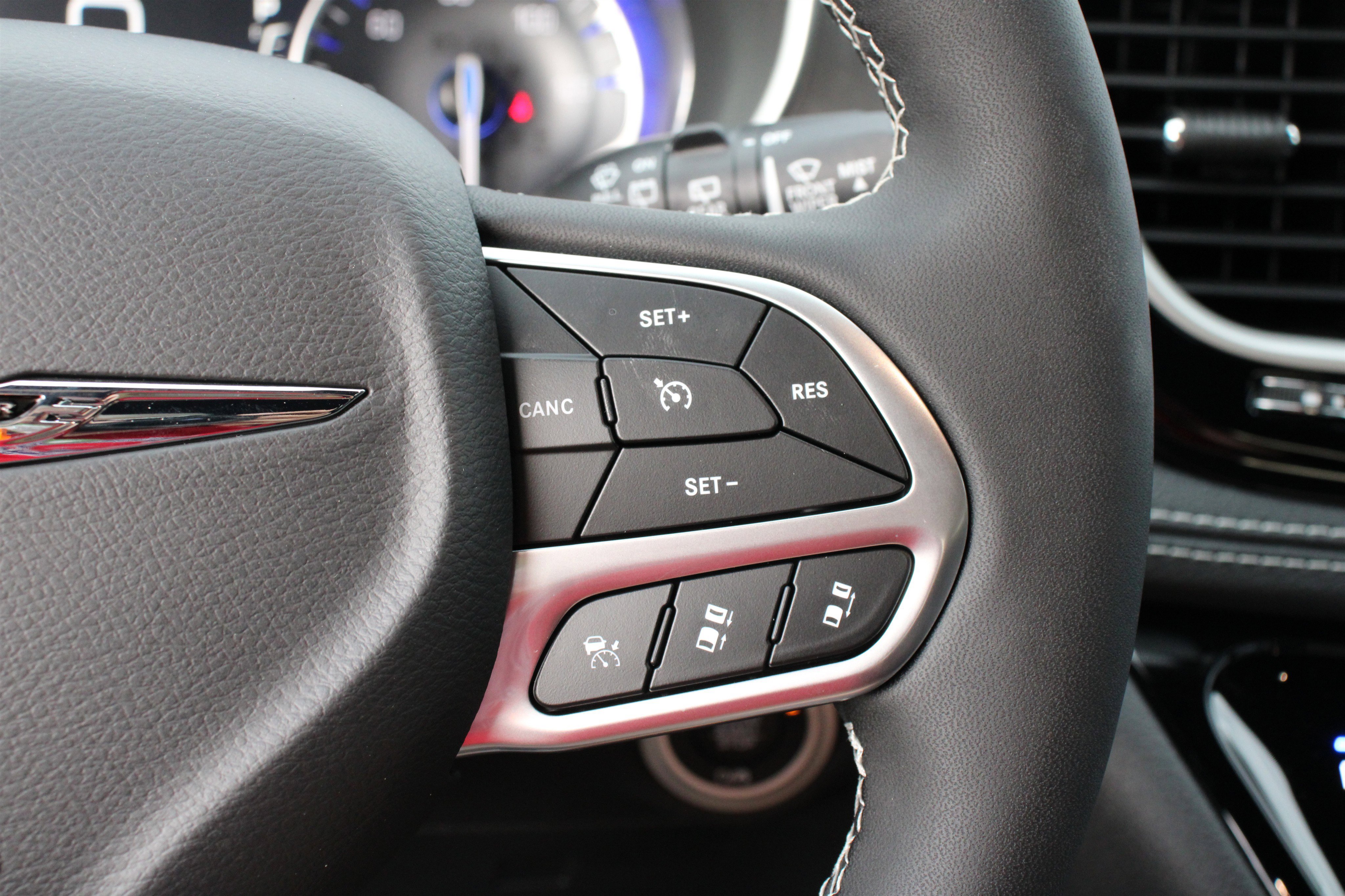 New 2026 Chrysler Pacifica Select AWD/4WD image 13