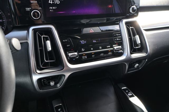 Used 2023 Kia Sorento EX AWD/4WD image 15