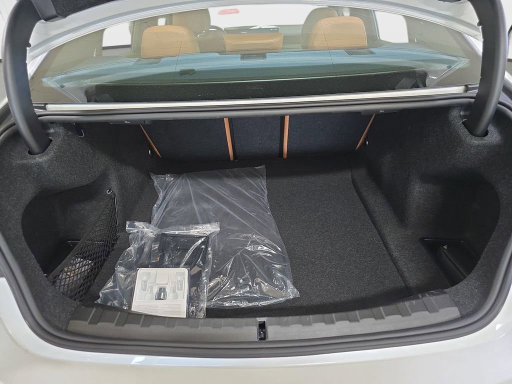 Used 2025 BMW 330i Sedan w/ Convenience Package image 30