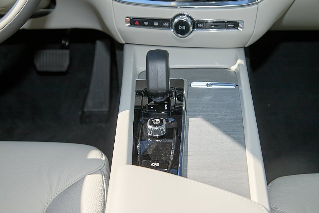 New 2026 Volvo V60 B5 Cross Country Plus w/ Climate Package image 27