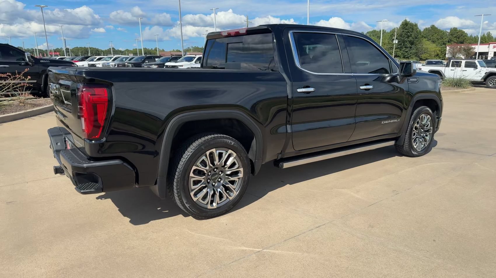 Used 2024 GMC Sierra 1500 Denali Ultimate AWD/4WD image 7