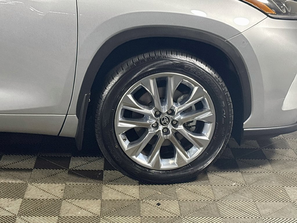 Used 2023 Toyota Highlander Limited AWD/4WD image 24