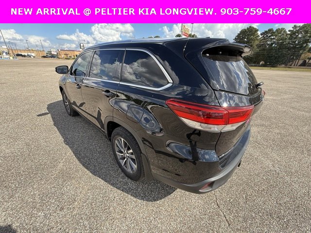 Used 2017 Toyota Highlander XLE image 5