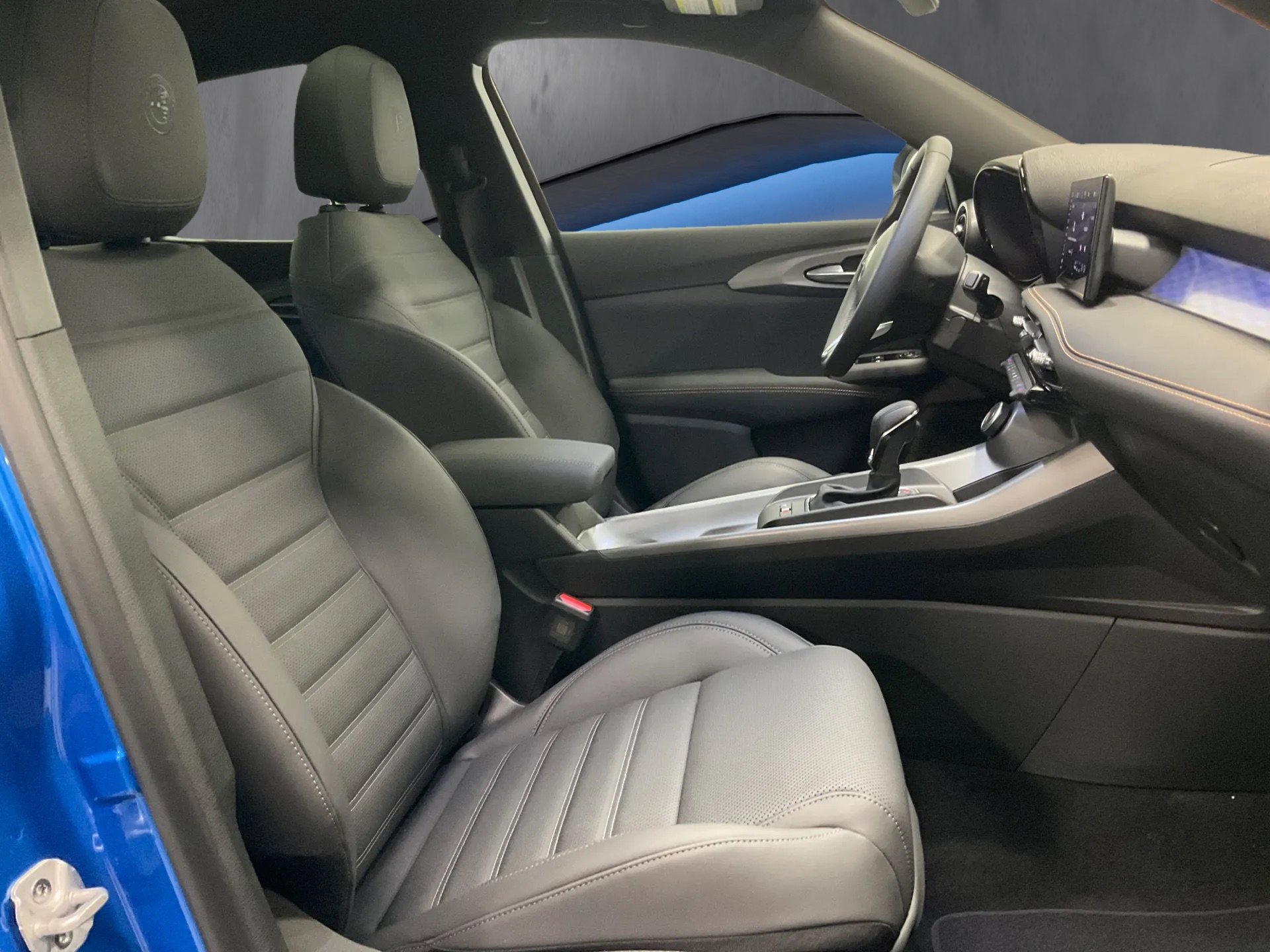 New 2026 Alfa Romeo Tonale w/ Black Premium Package image 10