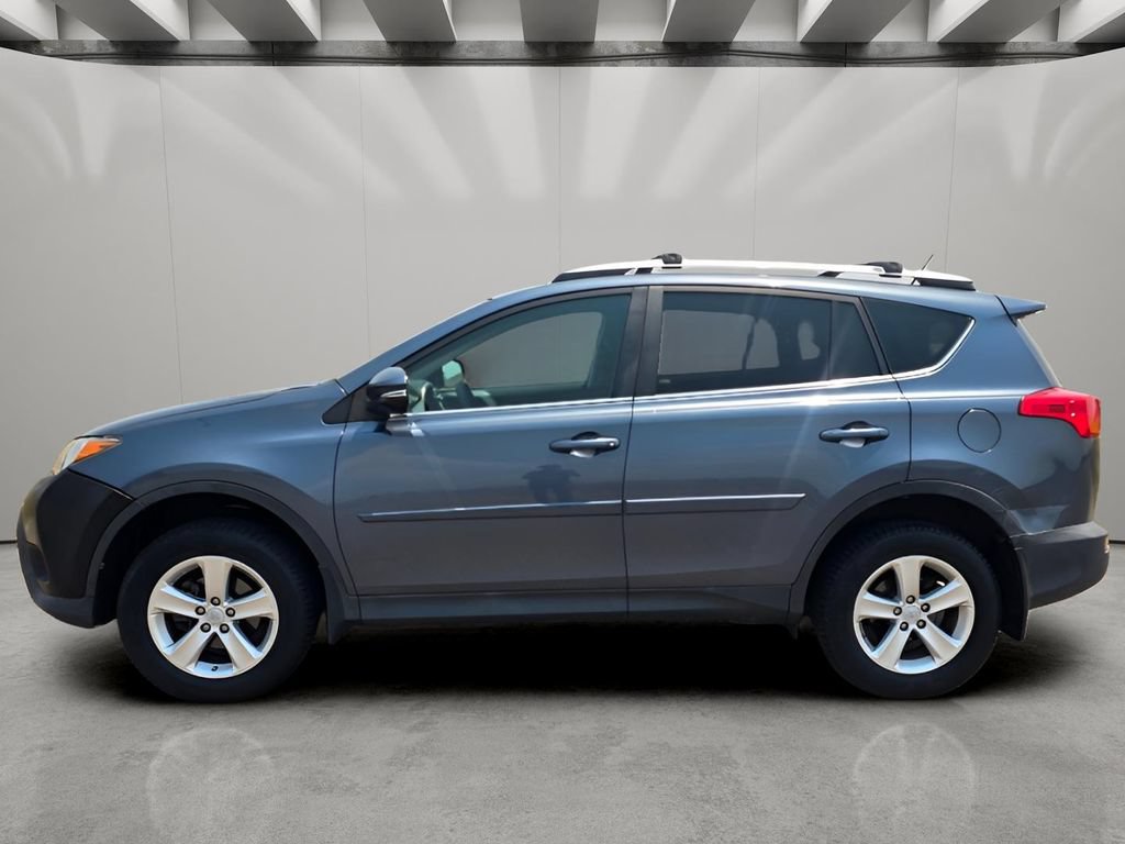 Used 2013 Toyota RAV4 XLE AWD/4WD image 2