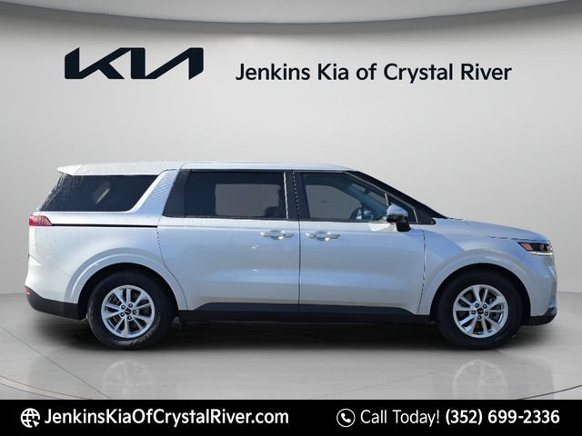 Used 2023 Kia Carnival LX FWD image 4