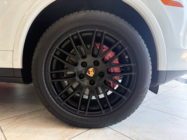 Used 2017 Porsche Cayenne AWD/4WD image 16