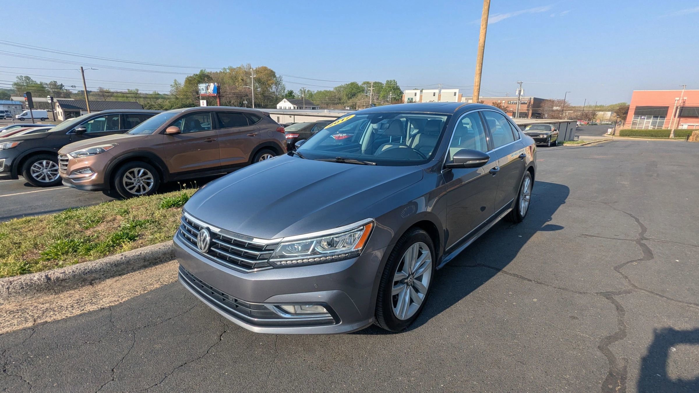 Used 2017 Volkswagen Passat 1.8T SEL Premium image 3
