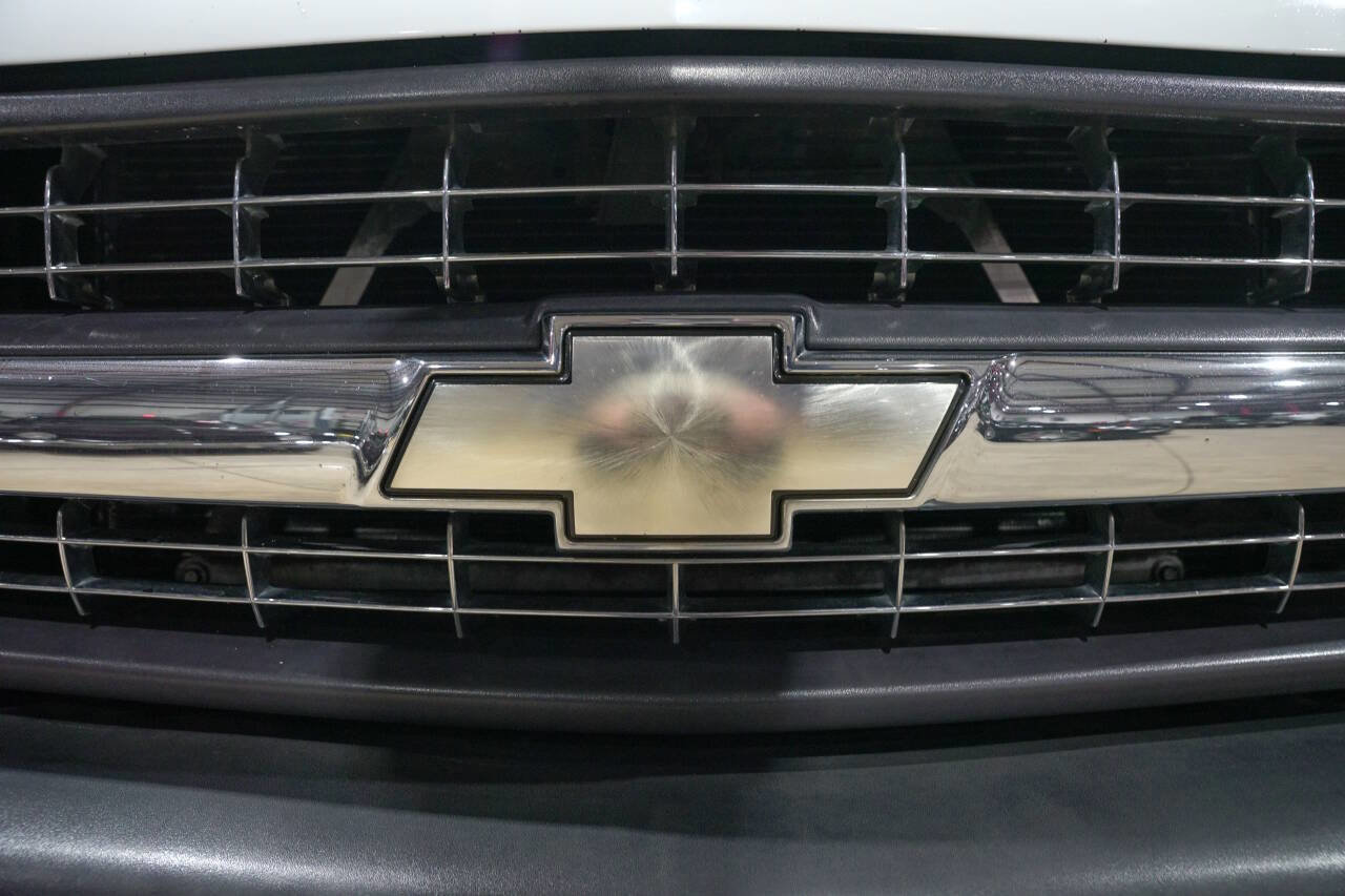 Used 2000 Chevrolet Silverado 1500 LS 2dr 4WD Standard Cab LB w/ Exterior Appearance Pkg image 21