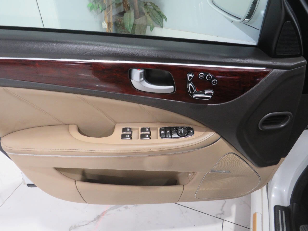 Used 2012 Hyundai Equus Signature image 31