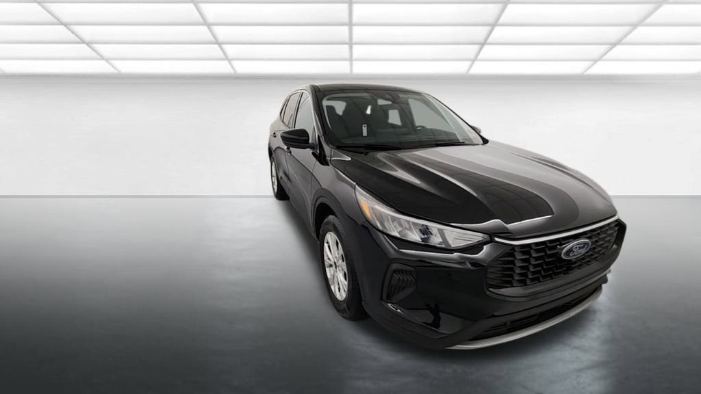 Used 2023 Ford Escape Active w/ Tech Pack #2 image 2