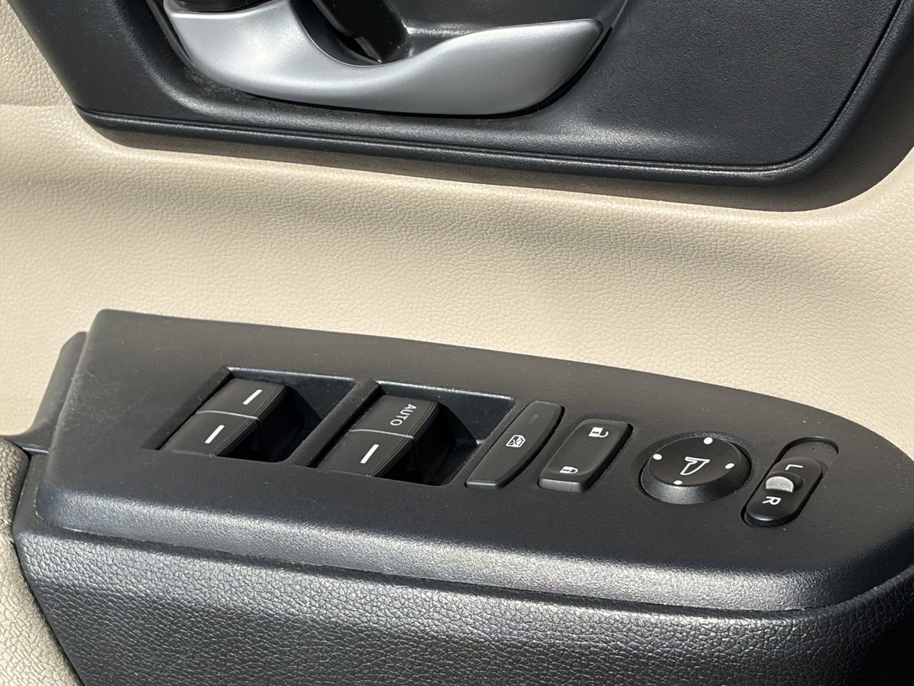Used 2019 Honda CR-V LX image 25