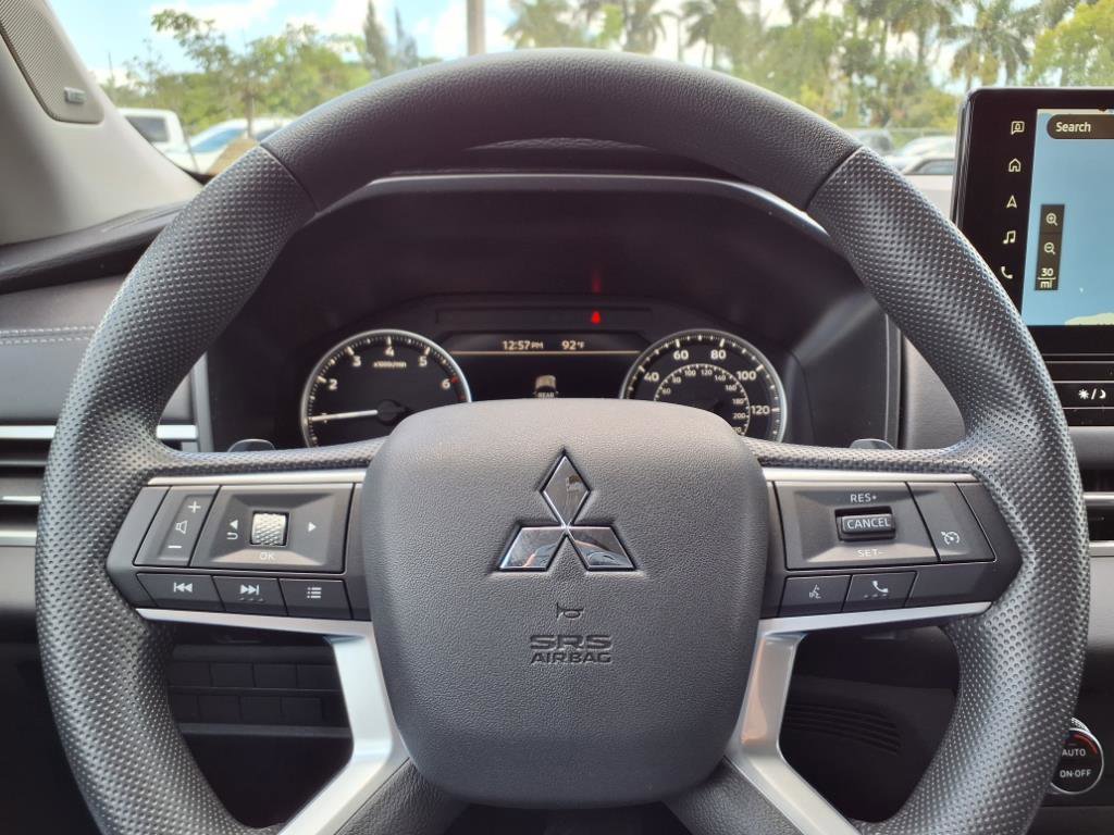 New 2025 Mitsubishi Outlander ES image 10