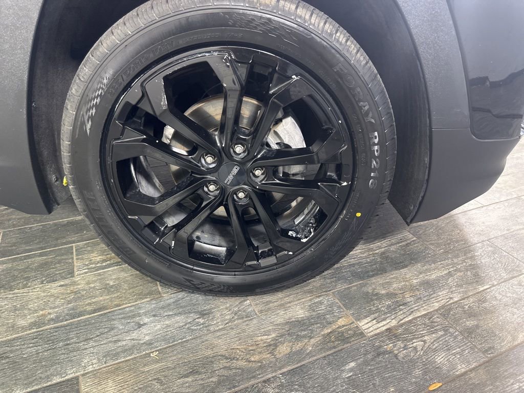 Used 2020 GMC Terrain SLE w/ Driver Convenience Package image 4