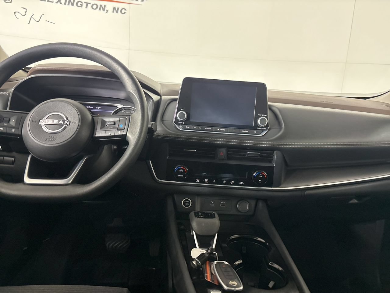 Used 2023 Nissan Rogue SV FWD image 21