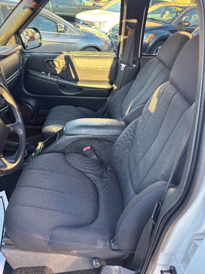 Used 2003 Chevrolet S10 Pickup LS image 9