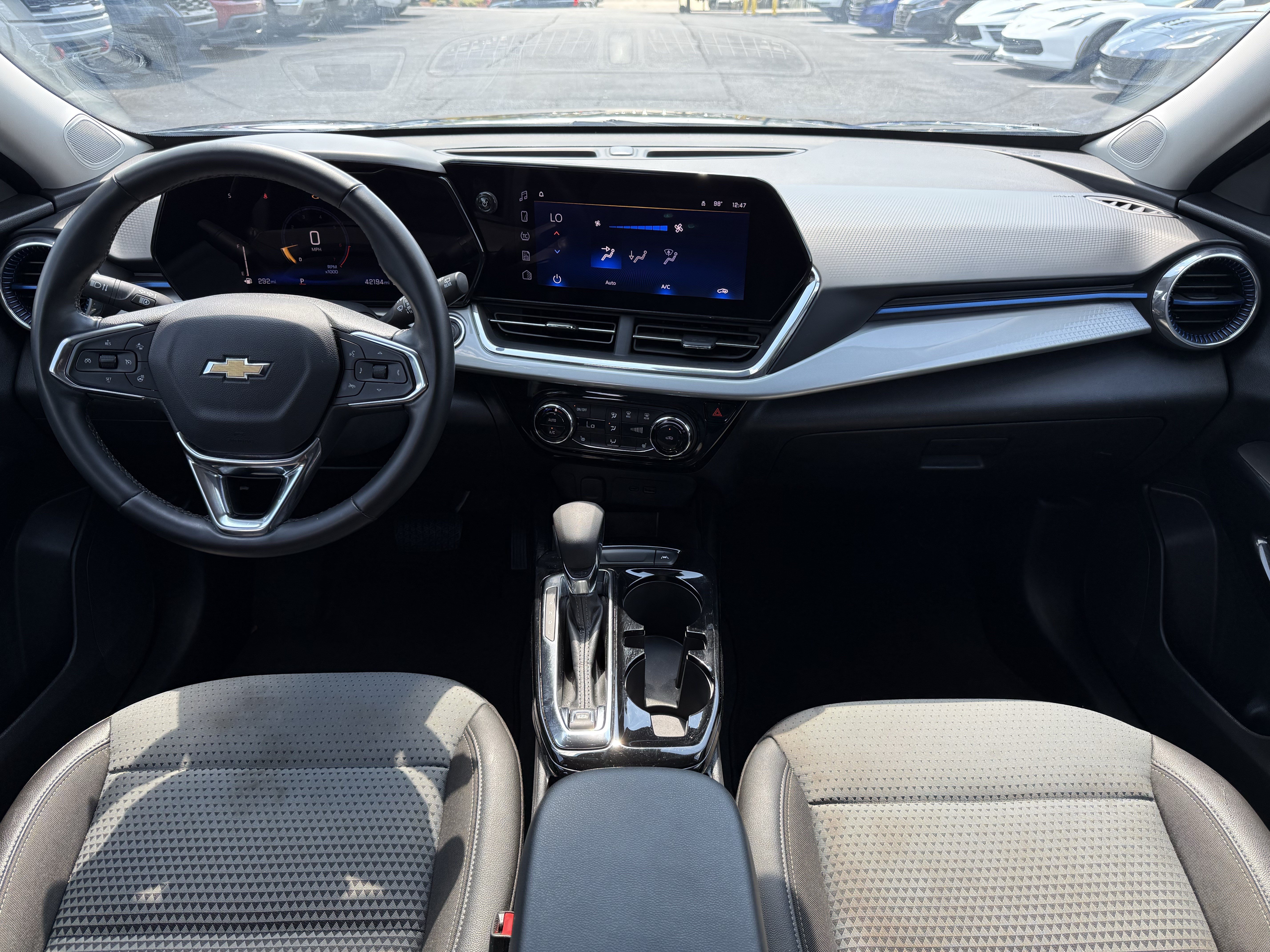 Used 2025 Chevrolet Trax LT w/ LT Convenience Package FWD image 27