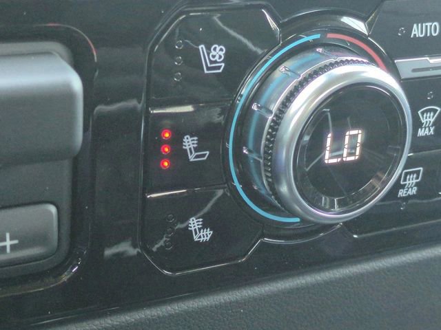 Used 2023 GMC Sierra 1500 SLT w/ SLT Premium Plus Package image 30