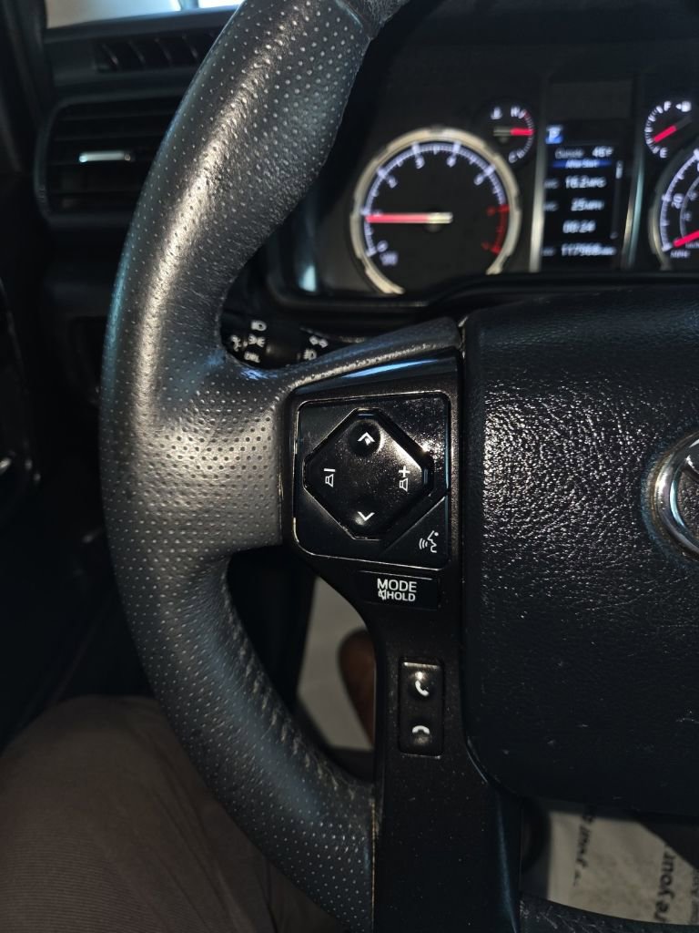 Used 2020 Toyota 4Runner Venture w/ Moonroof Package AWD/4WD image 16