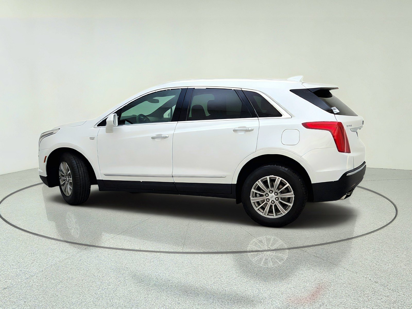 Used 2017 Cadillac XT5 Luxury w/ Driver Awareness Package FWD image 13