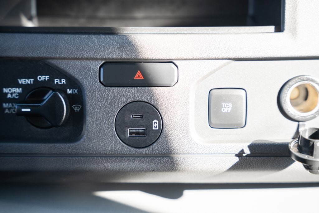 Certified 2023 Ford E-450 and Econoline 450 Super Duty w/ Power Windows & Locks Group RWD image 23