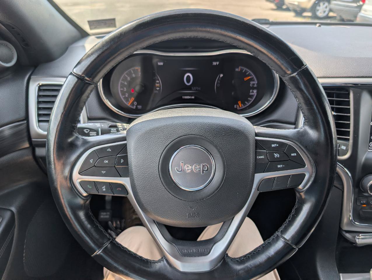 Used 2021 Jeep Grand Cherokee Laredo AWD/4WD image 17