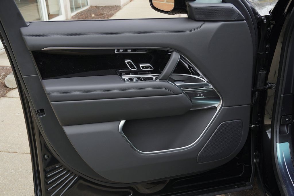 Used 2026 Land Rover Range Rover SE AWD/4WD image 11