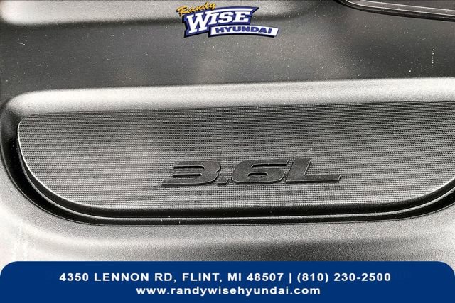 Used 2024 Chrysler Pacifica Limited image 33